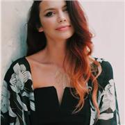 Illustratrice professionista impartisce lezioni di diegno